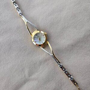 Gloria Vanderbilt Women's Watch Wishbone bracelet watch